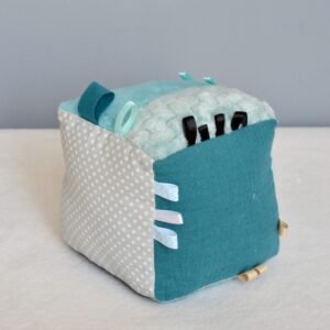 cube d'éveil bleu