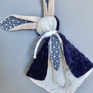 doudou lapin bleu et gris